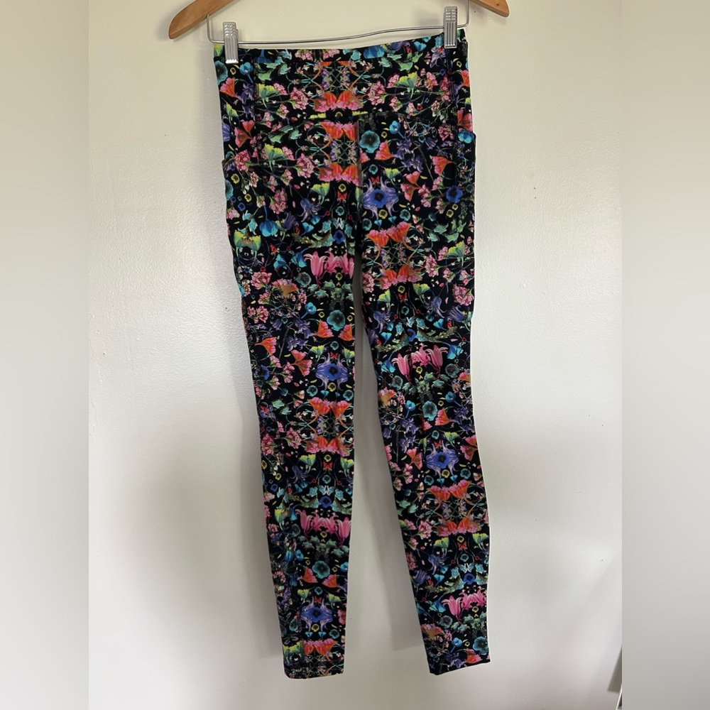 Lululemon Swift Speed HR Tight 28" Flowerscope Black Multi, size 6